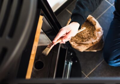 Entretien de printemps du poêle (bois & pellets) : Economiser dès aujourd&rsquo;hui