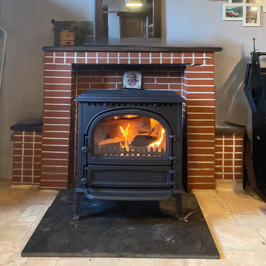 Poêle à bois ancien noir