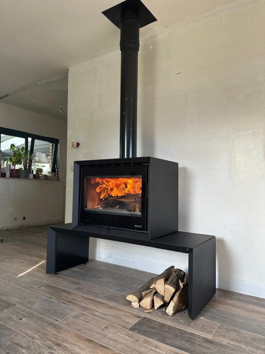 Poêle à bois Nordica Dante sur banc